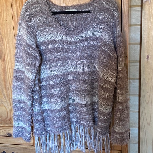 Knox Rose tan sweater with fringe, XXL - Picture 9 of 10